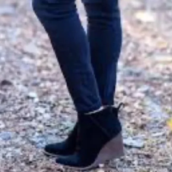 LUCKY BRAND Yakeena Suede Wedge Ankle Booties NWT - Picture 2 of 6